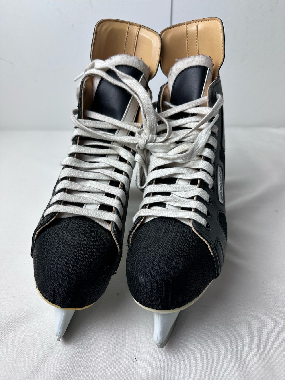 Bauer Charger Ice Hockey Skate Size US L 8 D In Newer Condition